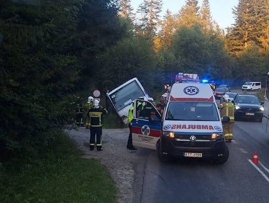 Zakopane, wypadek, bus, ulica Balzera, służby ratunkowe, OSP, straż pożarna, policja, JRG Zakopane, kolizja, bezpieczeństwo na drodze, Tatry, Małe Ciche, Murzasichle