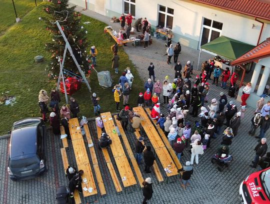 Chabówka ustanawia nową tradycję świąteczną i hucznie rozświetla choinkę [FOTO]