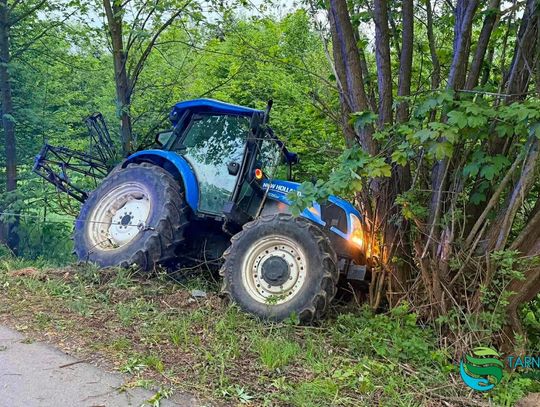 Chojnik, powiat tarnowski, gmina Gromnik, wypadek ciągnika rolniczego w powiecie Tarnowskim w, groźny wypadek ciągnika rolniczego, akcja ratunkowa