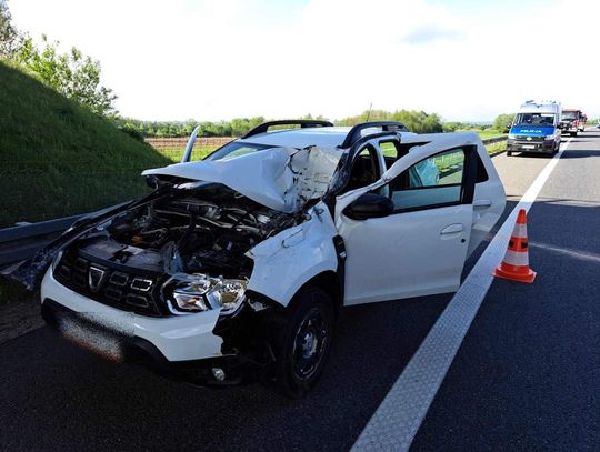 Na zdjęciu rozbity pojazd po zdarzeniu na autostradzie A4