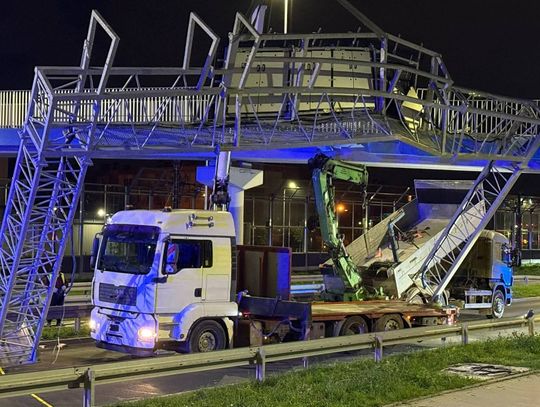 uszkodzona kładka w Krakowie, zablokowana ulica Sosabowskiego, ulica Sosabowskiego w Krakowie, na sygnale, wypadek drogowy, akcja ratunkowa