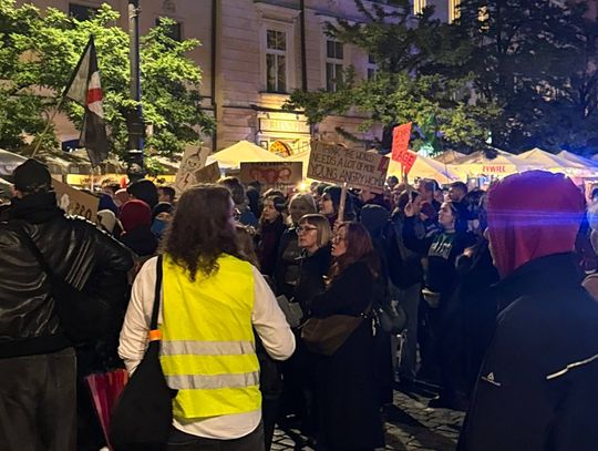 „Czerwona kartka za aborcję”. Kraków dołącza do protestu 22 października [ZDJĘCIA]
