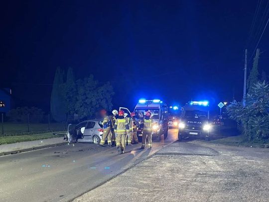 Zderzenie samochodów w Osieku, czołowe zderzenie w Osieku, powiat oświęcimski, dwie osoby poszkodowane, akcja ratunkowa, dwie osoby ranne