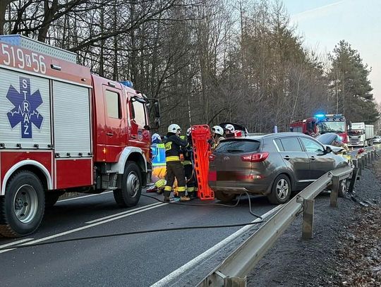 Jawiszowice, wypadek drogowy, na sygnale, akcja ratunkowa, trzy osoby ranne, trzy osoby poszkodowane, wypadek drogowy