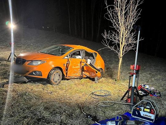 Tenczyn, glisne, powiat myślenicki, na sygnale, wypadek drogowy, akcja ratunkowa, zderzenie dwóch samochodów, wypadek drogowy z udziałem dwóch pojazdów