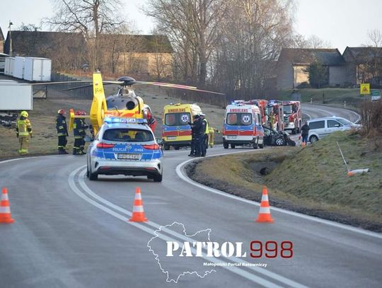 Cztery osoby ranne w wypadku na DW794 w powiecie olkuskim (ZDJĘCIA)
