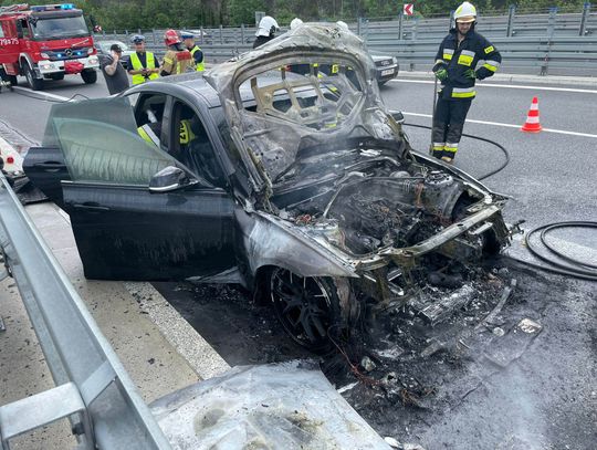 Czwartkowy pożar samochodu osobowego na zakopiance w Lubniu [ZDJĘCIA]