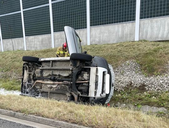A4 wypadek Sterkowiec, dachowanie A4, wypadek A4 Tarnów, utrudnienia A4 Sterkowiec, wypadek samochodowy A4