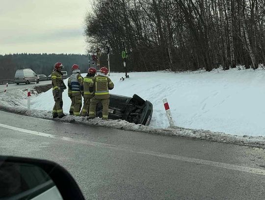 Zakopane, Chabówka, Zakopianka, dk7, dachowanie samochodu osobowego na Zakopiance, na sygnale, wypadek drogowy