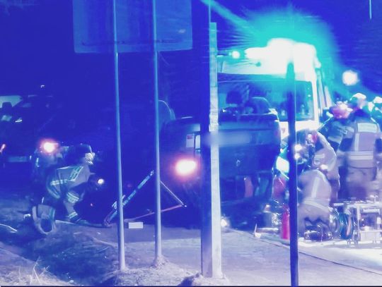 Kościelisko, Podhale, powiat tatrzański, na sygnale, akcja ratunkowa, dachowanie samochodu osobowego, dwie osoby poszkodowane