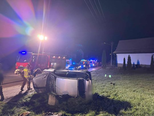 Maruszyna, dachowanie samochodu osobowego na Podhalu, wypadek w gminie Szaflary, wypadek w Maruszynie, dwie osoby ranne w wypadku na Podhalu