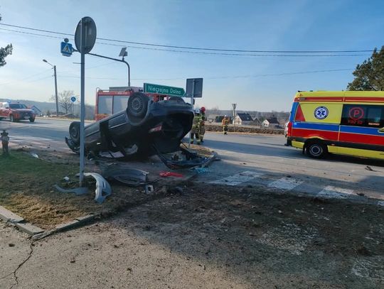 Dachowanie w miejscowości Nieczajna Górna. Kobieta w szpitalu po groźnym wypadku