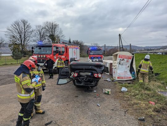 Dachowanie w Tęgoborzy. Kierowca o własnych siłach opuścił pojazd [FOTO]