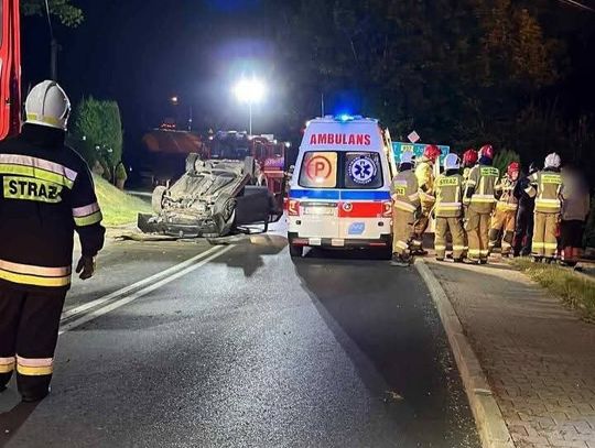 wypadek w Zawoi, Zawoja, wypadek drogowy, na sygnale, akcja ratunkowa, akcja ratownicza, dachowanie samochodu
