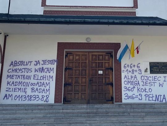 Trzebinia Siersza, wandalizm w Trzebini, wandalizm kościoła w Trzebini, wandale zniszczyli elewację kościoła w Trzebini sierszy, powiat Chrzanowski, na sygnale
