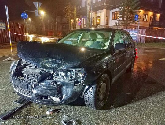 Na zdjęciu rozbity pojazd po wypadku na skrzyżowaniu w Zakopanem