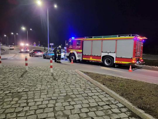 Domiarki. Przejechał prosto przez rondo, a następnie uciekł (ZDJĘCIA)