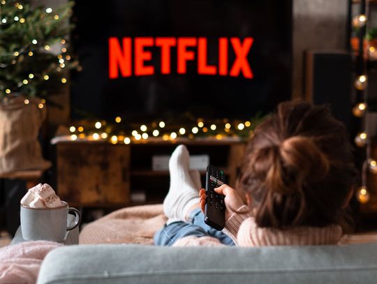 Domowe kino marzeń – jak zaprojektować przestrzeń, która zachwyca obrazem i dźwiękiem?