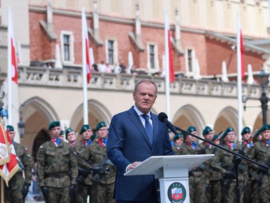 Na zdjęciu premier Donald Tusk podczas przemówienia w Krakowie