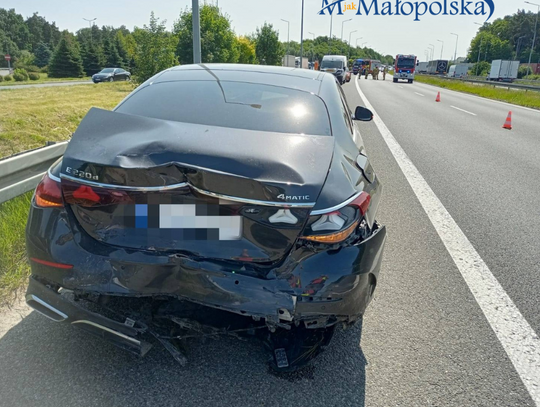Dramat na A4 pod Krakowem! Zderzenie trzech aut sparaliżowało autostradę Zdjęcie z wypadku