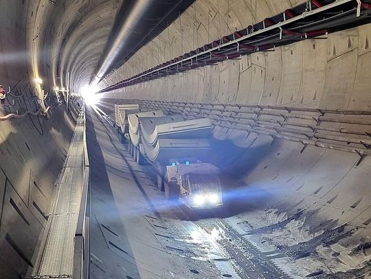 Dramat na budowie tunelu pod Pisarzową: 42-letni pracownik w stanie krytycznym Tunel, Pisarzowa, Podłęże, Piekiełko, linia kolejowa, tunel kolejowy, Sądecczyzna, wypadek w tunelu, poważny wypadek, na sygnale