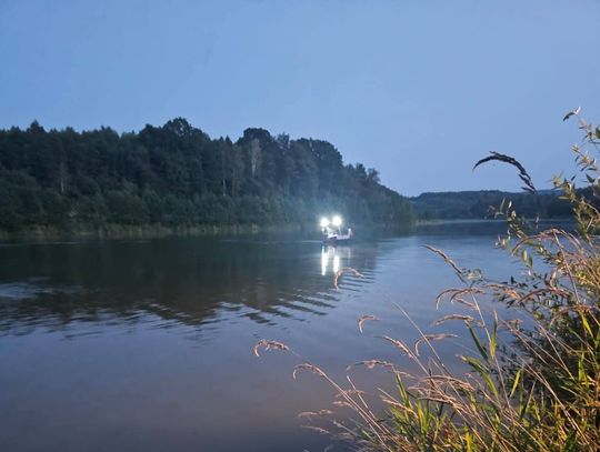 Dramat na zbiorniku Korzeń. Poszukiwania mężczyzny wstrzymane po zmroku [FOTO]