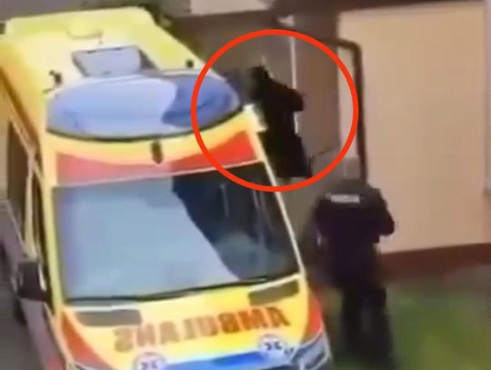 Sanok, dramat, mężczyzna zabił matkę, zastrzelony mężczyzna, policjanci zastrzeli mężczyznę, Podkarpacie, zaatakował funkcjonariuszy maczetą