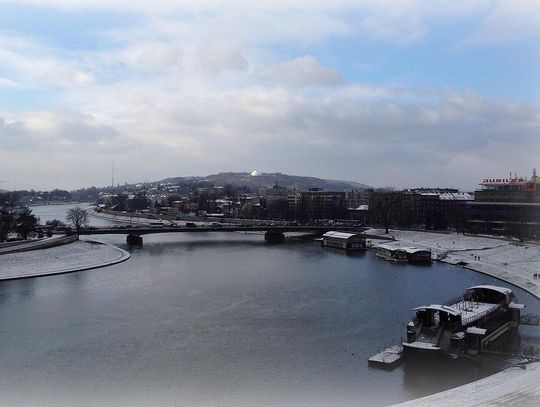Dramatyczna akcja na Bulwarze Poleskim. Biegacze ruszyli na pomoc tonącej w Wiśle 30-latce