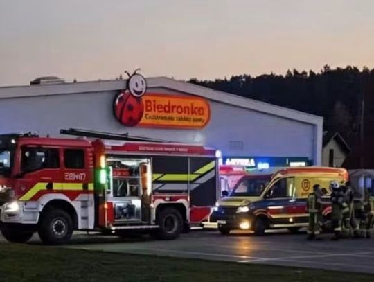 Dramatyczna akcja ratunkowa w Zabierzowie. Walka o życie w supermarkecie [ZDJĘCIA]
