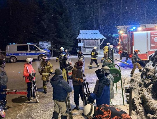 Rzyki, stacja narciarska, wyciąg krzesełkowy zatrzymał się, dramatyczna akcja ratunkowa, narciarzy uratowani, Beskid Mały, na sygnale