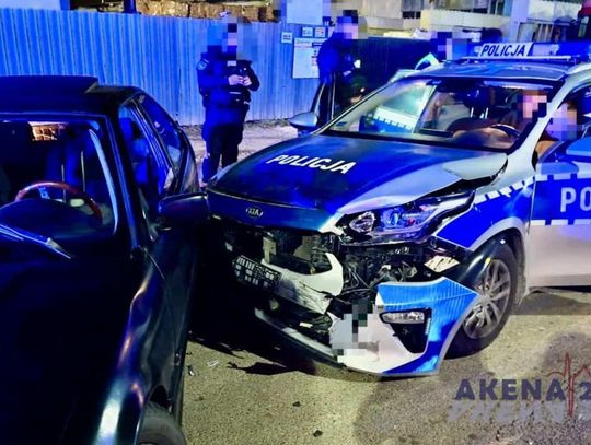 Mielec, policyjny pościg w Mielcu, zniszczony radiowóz, na sygnale, wypadek drogowy, sceny rodem z filmu akcji