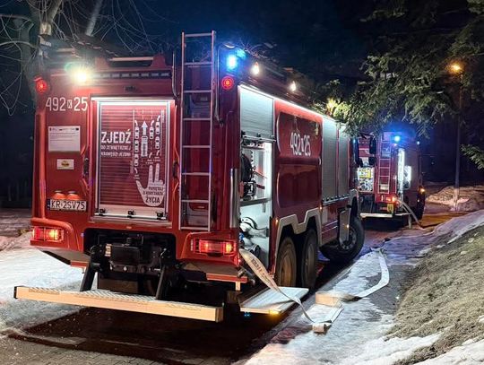 Dramatyczny pożar przy ulicy Orkana w Rabce-Zdroju. Ponad 40-minutowa walka o życie Rabka-Zdrój, dramatyczny pożar, ulica Orkana, Podhale, walka o życie, reanimacja, strażacy, strażacy z Chabówki