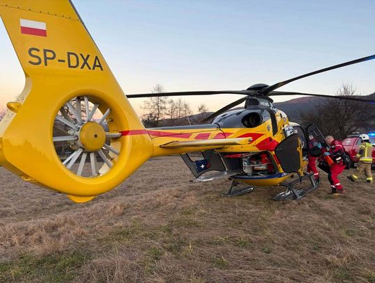 Dobra, pożar traw, powiat limanowski, na sygnale, akcja ratunkowa, Lotnicze Pogotowie Ratunkowe, śmigłowiec LPR