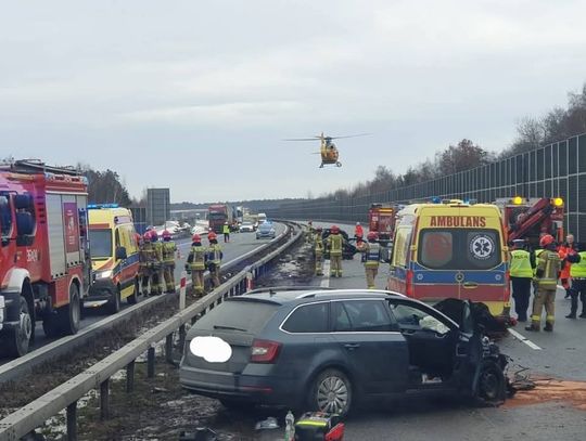 Autostrada A4, Tarnów, wypadek drogowy, akcja ratunkowa, śmigłowiec LPR, Lotnicze Pogotowie Ratunkowe
