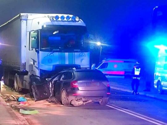 Dramatyczny wypadek na ulicy Nawojowskiej w Nowym Sączu. Jeden z kierowców był reanimowany Nowy Sącz, reanimacja, wypadek drogowy, na sygnale, akcja ratunkowa, reanimacja po wypadku w Nowym Sączu