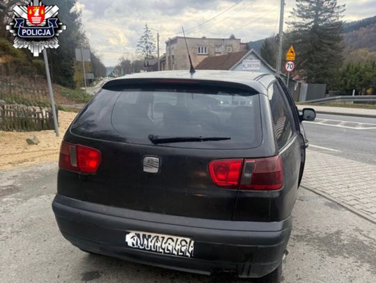 Drogowy relaks na haju w Suchej Beskidzkiej. Policja budzi śpiochów i znajduje narkotyki Sucha Beskidzka, zasnęli na środku drogi, zasnęli po narkotykach, policja, mefedron, marihuana