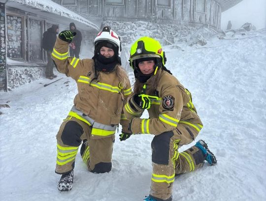 Śnieżka, OSP Rdzawka, druhny zdobyły Śnieżkę, Karkonosze, góry, wyzwanie, zdobywanie szczytu