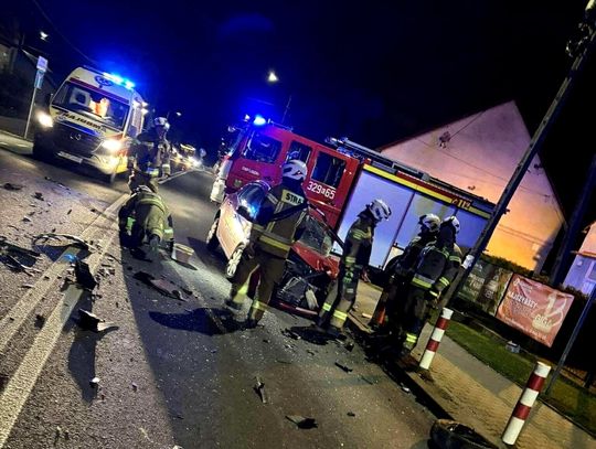 Dwa pojazdy zderzyły się na ulicy Świętego Jana Kantego w Liszkach [ZDJĘCIA]