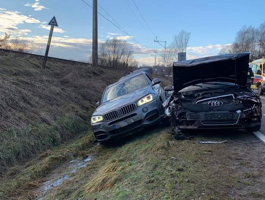 Dwie osoby ranne w zderzeniu Audi i BMW w Siedliskach (ZDJĘCIA)