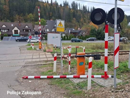 Poronin, Biały Dunajec, blisko tragedii na Podhalu, Podhale, wyłamane zapory na przejeździe kolejowym
