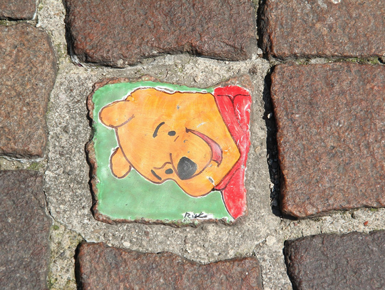 Dzień Kubusia Puchatka: Dlaczego wciąż kochamy misia o bardzo małym rozumku?