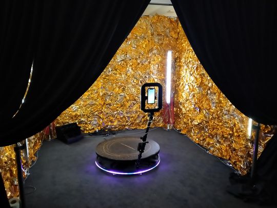 Fotobudka na wesele - najlepsza atrakcja! Jak działa fotobudka 360?