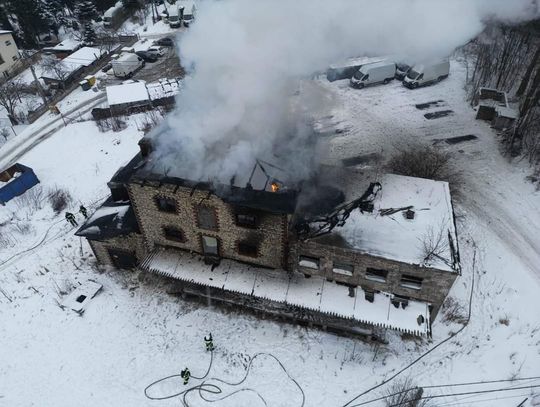 Fotorelacja z akcji gaśniczej starego młyna w Sienicznie (ZDJĘCIA)