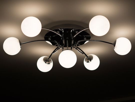 Gdzie można znaleźć modne lampy do domu i biura?