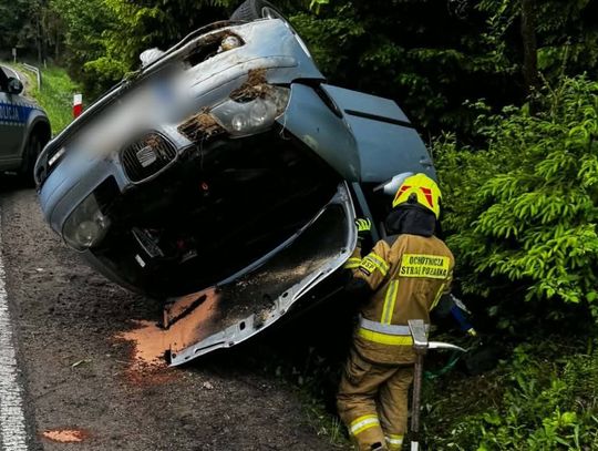 Jabłonka, Lipnica Wielka Orawa, powiat nowotarski, dachowanie samochodu, samochód na dachu, groźny wypadek, akcja służb ratunkowych