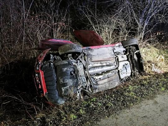 Skrzydlna, wypadek samochodowy, wypadek drogowy, dachowanie samochodu, dachowanie samochodu w powiecie limanowskim