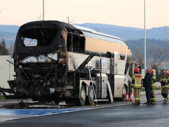 Groźne zdarzenie na zakopiance. Autokar z turystami w płomieniach