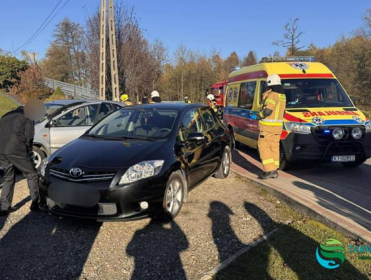 Groźne zderzenie w Łękawicy. Dziecko trafiło pod opiekę ratowników medycznych [FOTO]