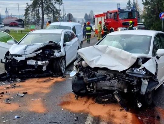 Groźny wypadek drogowy w Tuchowie. Trzy osoby ranne [FOTO]