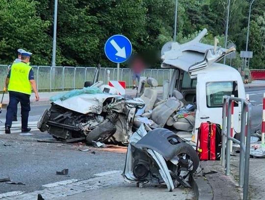 Do poważnego wypadku doszło w piątkowe popołudnie na drodze krajowej nr 75 w miejscowości Frycowa. Dwie osoby zostały ranne